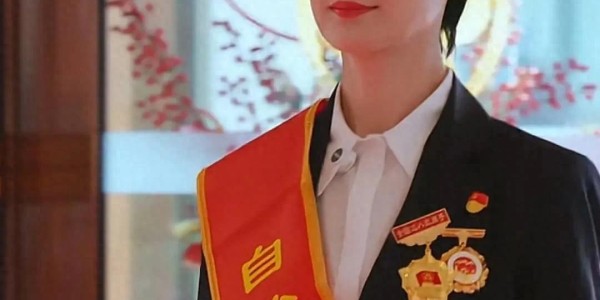 贺娇龙离世前聊天记录曝光，年入900万，本可以躺赢!47岁仍爱折腾